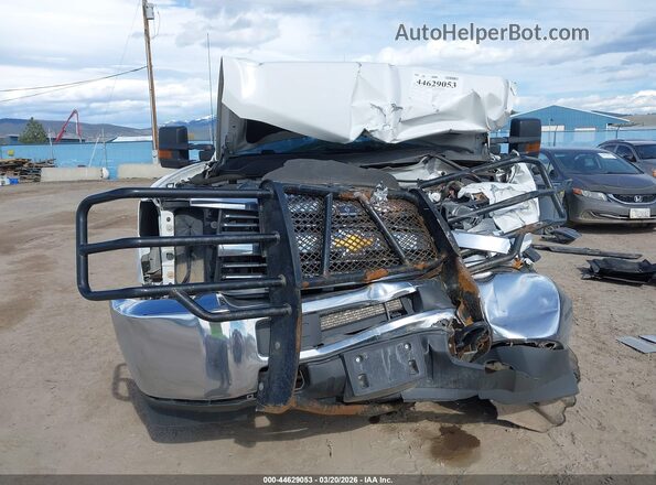 1GC2KUEG7JZ253135 2018 CHEVROLET SILVERADO Белый Вид задней части салона