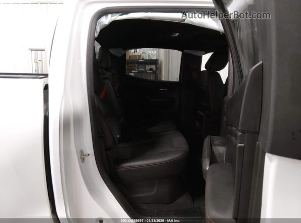 1GCPTDEKXP1228034 2023 CHEVROLET COLORADO White Widok naklejki z numerem VIN