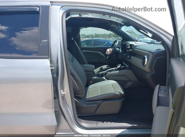 1GCPTFEK9P1213875 2023 CHEVROLET COLORADO Серый Вид салона спереди