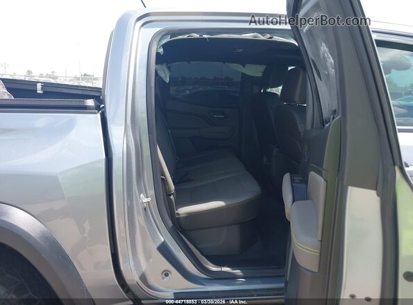 1GCPTFEK9P1213875 2023 CHEVROLET COLORADO Серый Вид наклейки с VIN-кодом