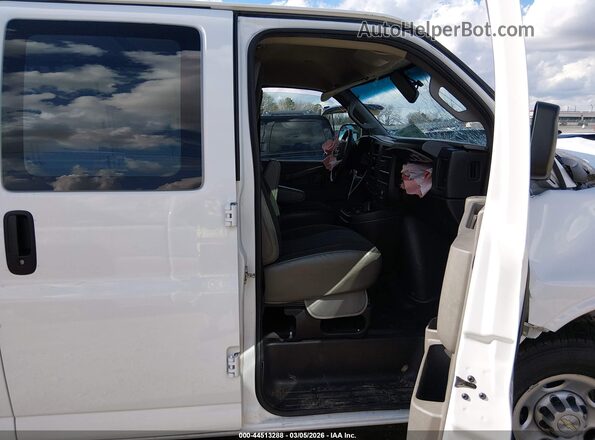 1GCWGAF79N1227219 2022 CHEVROLET EXPRESS White წინა სალონის ხედი