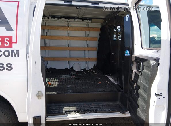 1GCWGAF79N1227219 2022 CHEVROLET EXPRESS White VIN კოდის სტიკერის ხედი