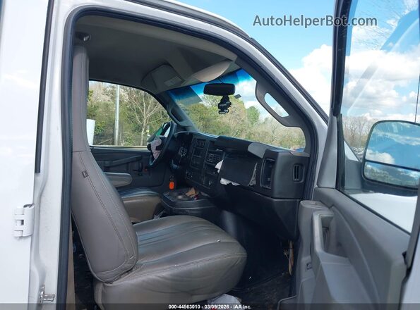 1GCWGAFF3G1339749 2016 CHEVROLET EXPRESS White წინა სალონის ხედი