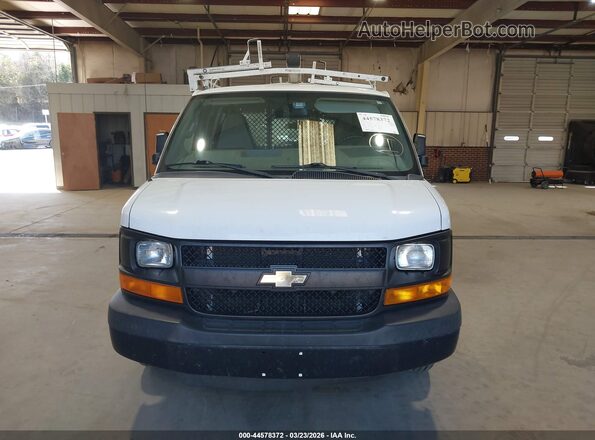 1GCWGAFF6G1330382 2016 CHEVROLET EXPRESS White Widok wnętrza 360 stopni