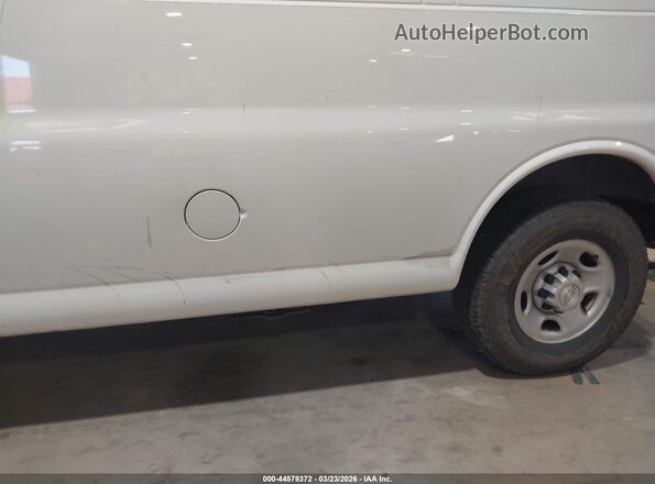 1GCWGAFF6G1330382 2016 CHEVROLET EXPRESS White Widok wnętrza z tyłu