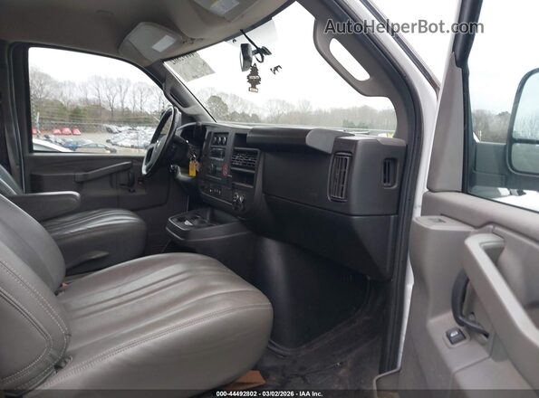 1GCWGAFP1N1206252 2022 CHEVROLET EXPRESS White Vista interior delantera