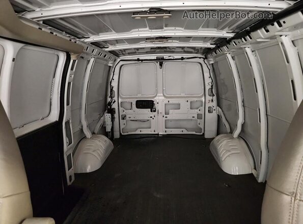 1GCWGAFPXS1270608 2025 CHEVROLET EXPRESS White Vista de los asientos traseros