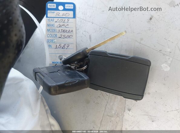 1GD11NEG8KF111587 2019 GMC SIERRA Белый 