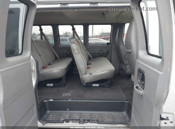 1GJW7FFG6L1157763 2020 GMC SAVANA PASSENGER Silver Widok naklejki z numerem VIN