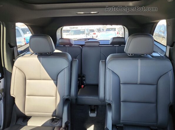 1GKENNKS3RJ239704 2024 GMC ACADIA White Vista de los asientos traseros
