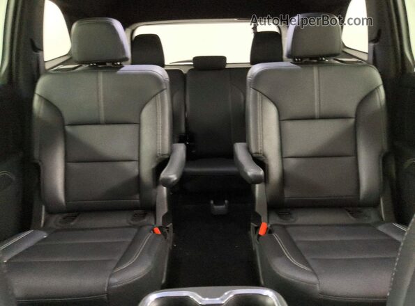 1GKENNKS5RJ197875 2024 GMC ACADIA White Rear seats view