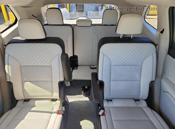 1GKENRKS1RJ150446 2024 GMC ACADIA Blue Widok tylnych siedzeń