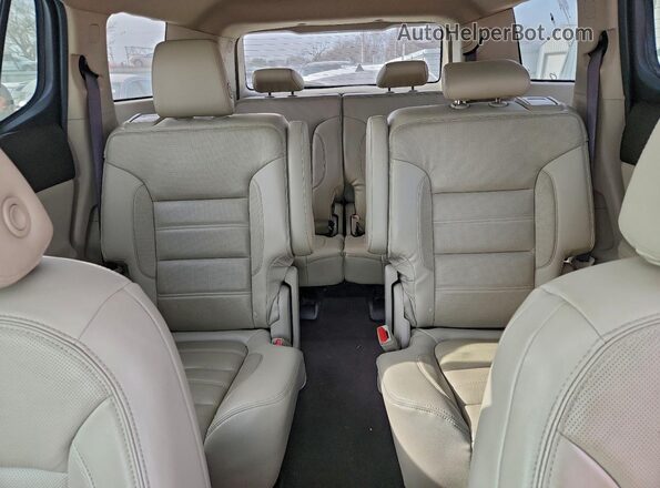 1GKKNXLS4HZ124591 2017 GMC ACADIA White Հետևի նստատեղերի տեսք