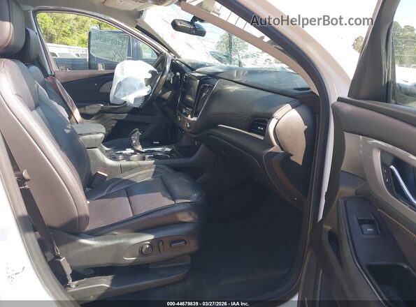 1GNERJKW0MJ108015 2021 CHEVROLET TRAVERSE White Widok wnętrza z przodu