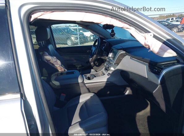 1GNSKBKCXJR180727 2018 CHEVROLET TAHOE Серебряный Вид салона спереди