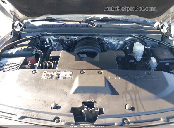 1GNSKBKCXJR180727 2018 CHEVROLET TAHOE Серебряный Вид сзади