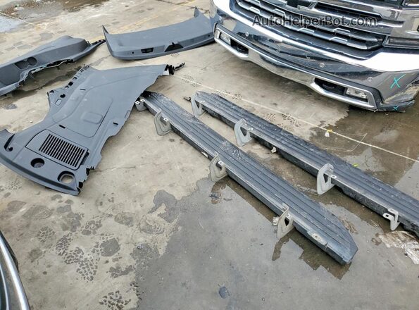 1GNSKLED1RR209943 2024 CHEVROLET TAHOE Silver VIN კოდის სტიკერის ხედი