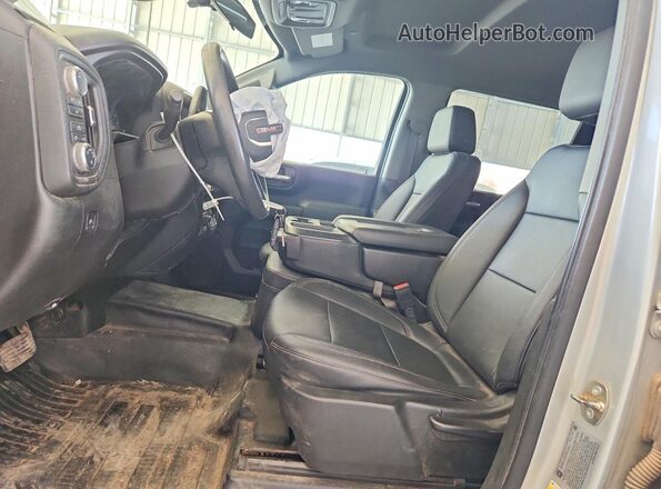 1GT49SE78MF293318 2021 GMC SIERRA Silver Widok wnętrza z przodu