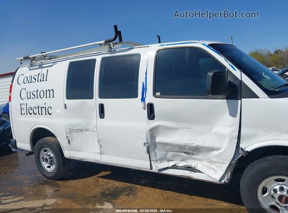 1GTW7AF77M1271881 2021 GMC SAVANA CARGO White Front view