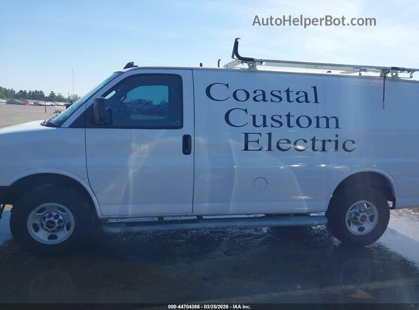 1GTW7AF77M1271881 2021 GMC SAVANA CARGO White 360 interior view
