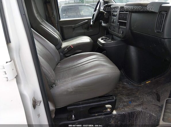 1GTW7AF79N1179544 2022 GMC SAVANA CARGO White წინა სალონის ხედი