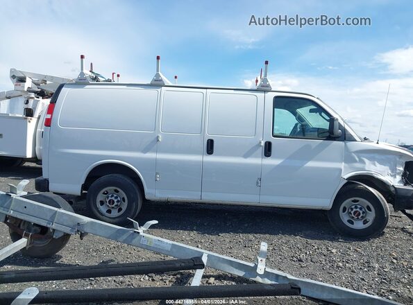 1GTW7AF79N1179544 2022 GMC SAVANA CARGO White უკანა სალონის ხედი