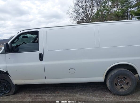 1GTW7AFG0J1906712 2018 GMC SAVANA 2500 White Widok wnętrza 360 stopni