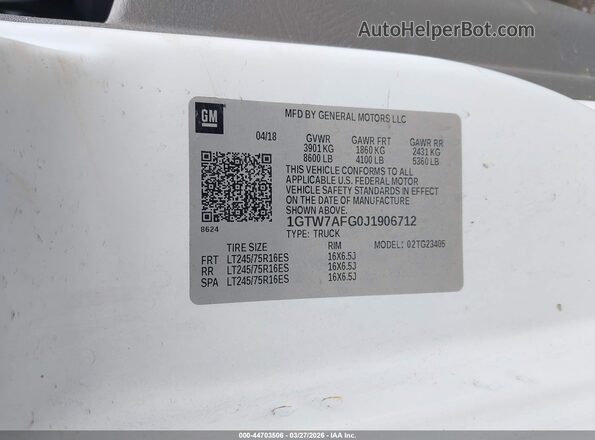 1GTW7AFG0J1906712 2018 GMC SAVANA 2500 White Widok komory silnika