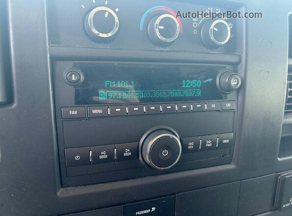 1GTW7AFG2J1909739 2018 GMC SAVANA White Շարժիչի բաժամունքի տեսք