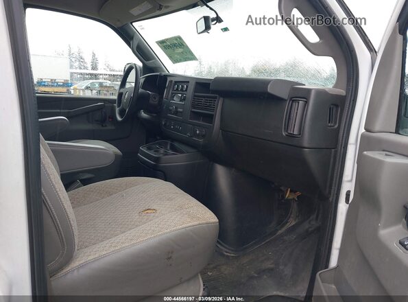 1GTW7AFG3L1253974 2020 GMC SAVANA CARGO Белый Вид салона спереди