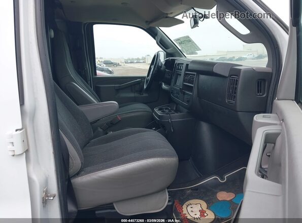 1GTW7AFG4K1316336 2019 GMC SAVANA 2500 Белый Вид салона спереди