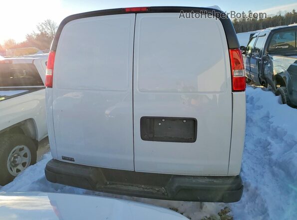 1GTW7AFP1S1156402 2025 GMC SAVANA White Rear view