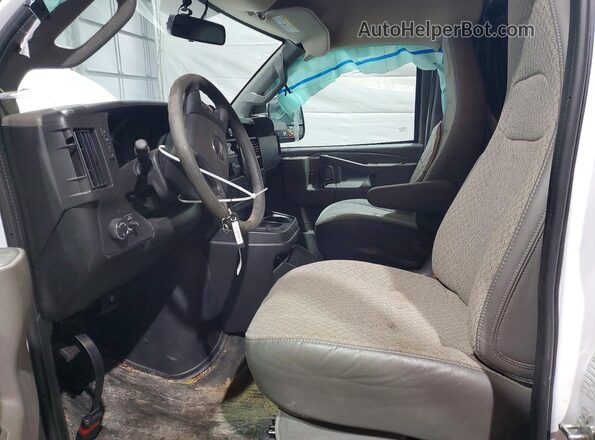 1GTW7AFP1S1156402 2025 GMC SAVANA White Front interior view