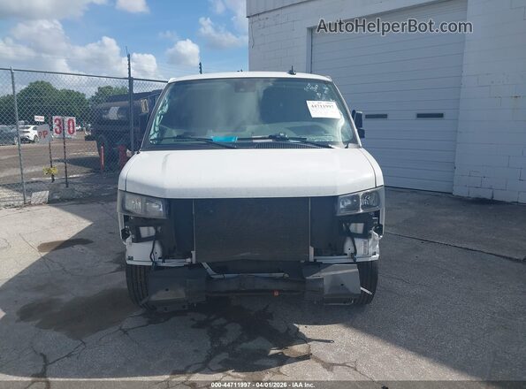 1GTW7AFP5S1140820 2025 GMC SAVANA CARGO White Vista interior trasera