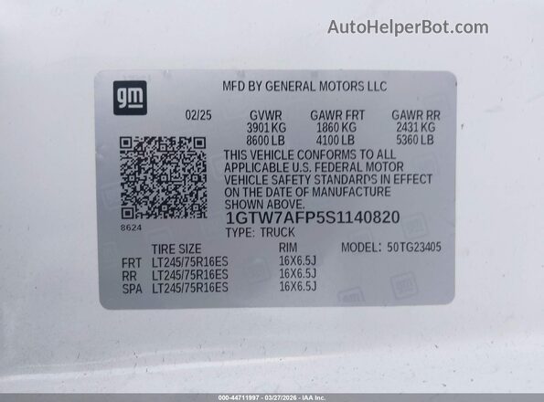 1GTW7AFP5S1140820 2025 GMC SAVANA CARGO White Vista del compartimento del motor
