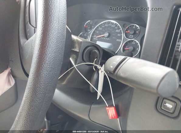1GTW7AFP7S1102635 2025 GMC SAVANA CARGO White Vista del salpicadero