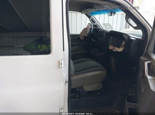 1GTW7AFP8N1231472 2022 GMC SAVANA CARGO White Widok wnętrza z przodu