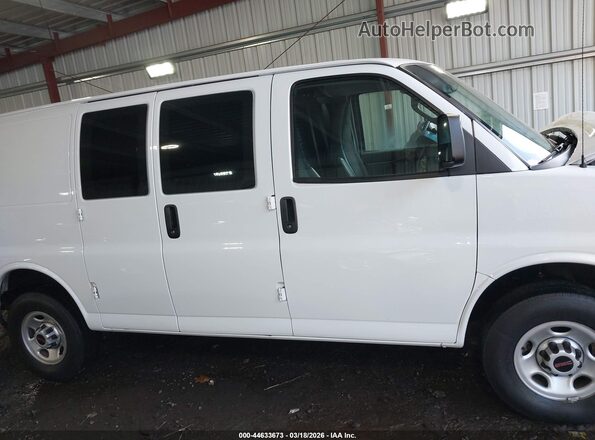 1GTW7AFP8N1231472 2022 GMC SAVANA CARGO White Widok wnętrza z tyłu