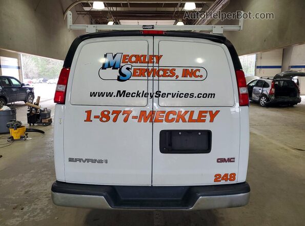 1GTW7AFPXP1225370 2023 GMC SAVANA White Widok z tyłu
