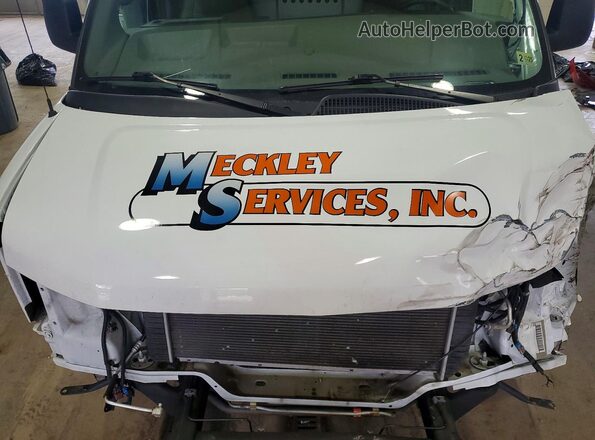 1GTW7AFPXP1225370 2023 GMC SAVANA White Widok komory silnika