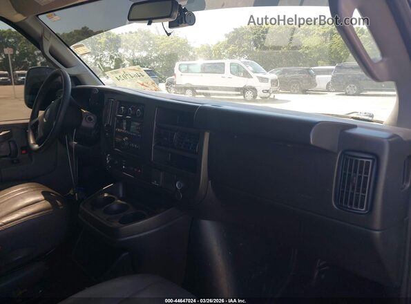 1GTZ7GFP9P1152833 2023 GMC SAVANA CARGO White Widok wnętrza z przodu