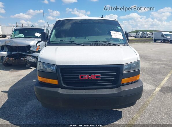 1GTZ7GFP9P1152833 2023 GMC SAVANA CARGO White Widok z przodu