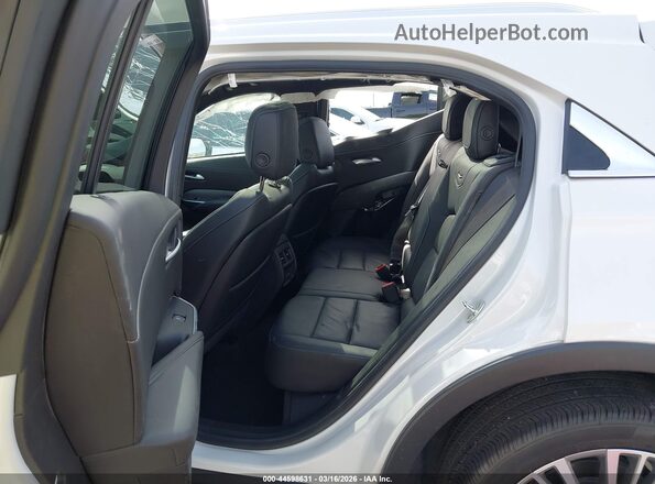 1GYFZDR44RF171593 2024 CADILLAC XT4 White VIN կոդի պիտակի տեսք