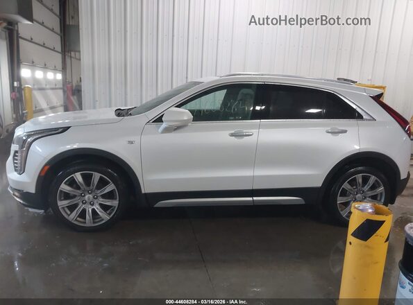 1GYFZDR45KF224260 2019 CADILLAC XT4 White Widok wnętrza 360 stopni