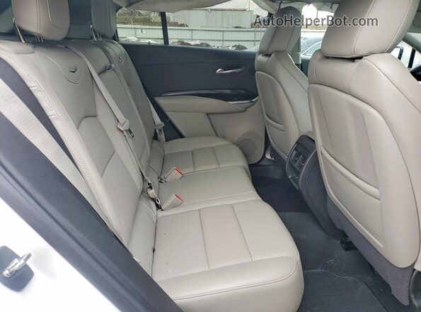 1GYFZDR45MF066490 2021 CADILLAC XT4 White Vista interior trasera