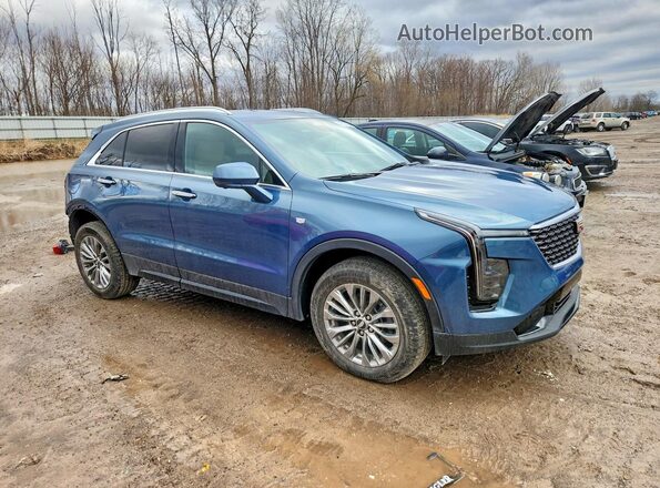1GYFZDR46SF157605 2025 CADILLAC XT4 Blue Delantero derecho