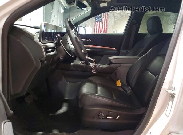 1GYFZDR49SF161311 2025 CADILLAC XT4 White Vista interior delantera
