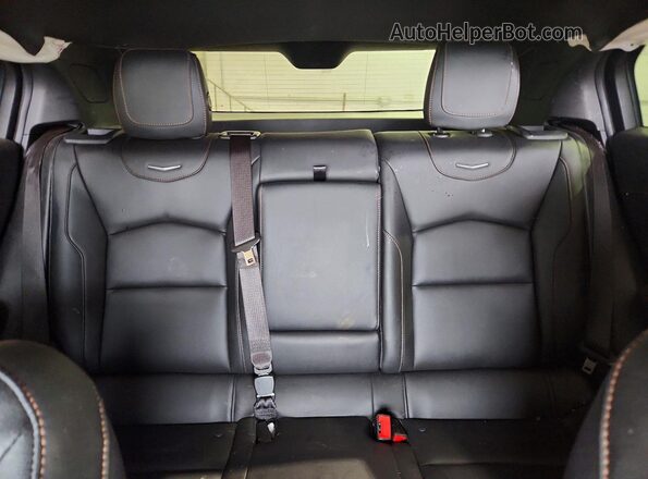 1GYFZFR4XNF126194 2022 CADILLAC XT4 Black Հետևի նստատեղերի տեսք
