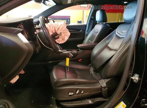 1GYKNDRS3PZ156880 2023 CADILLAC XT5 Черный Вид салона спереди