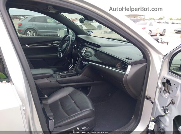 1GYKPDRS8LZ178863 2020 CADILLAC OTHER Silver Вид салону спереду